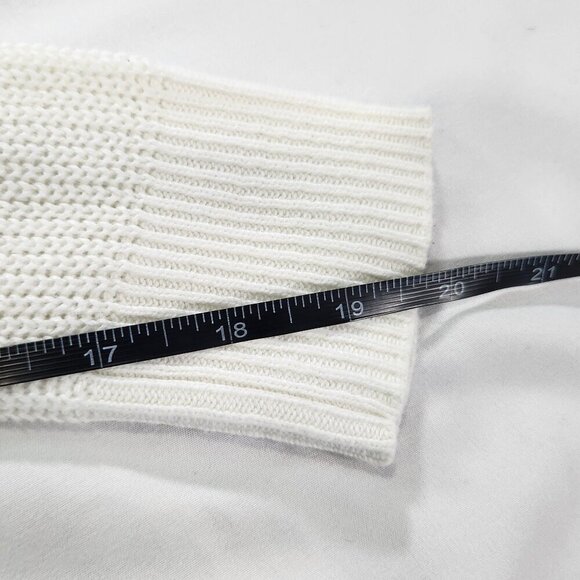 Old Navy White Sweater Medium
Lot I - Picture 7 of 7